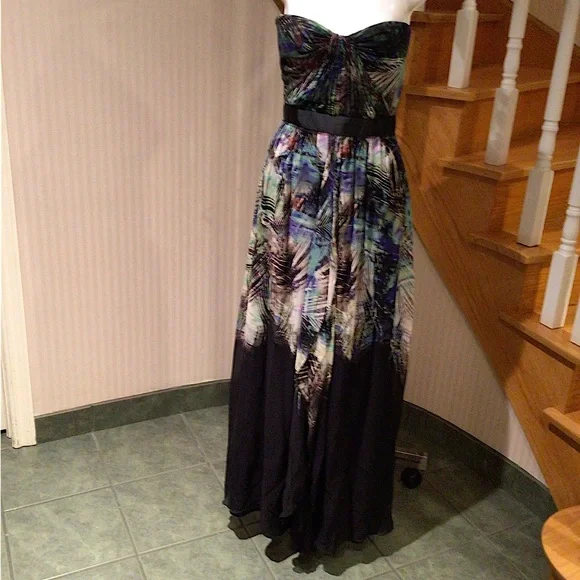 💕HOST PICK💕⬇️P.D.⬇️BCBG MaxAzria evening gown black background with multicolours - Picture 1 of 9